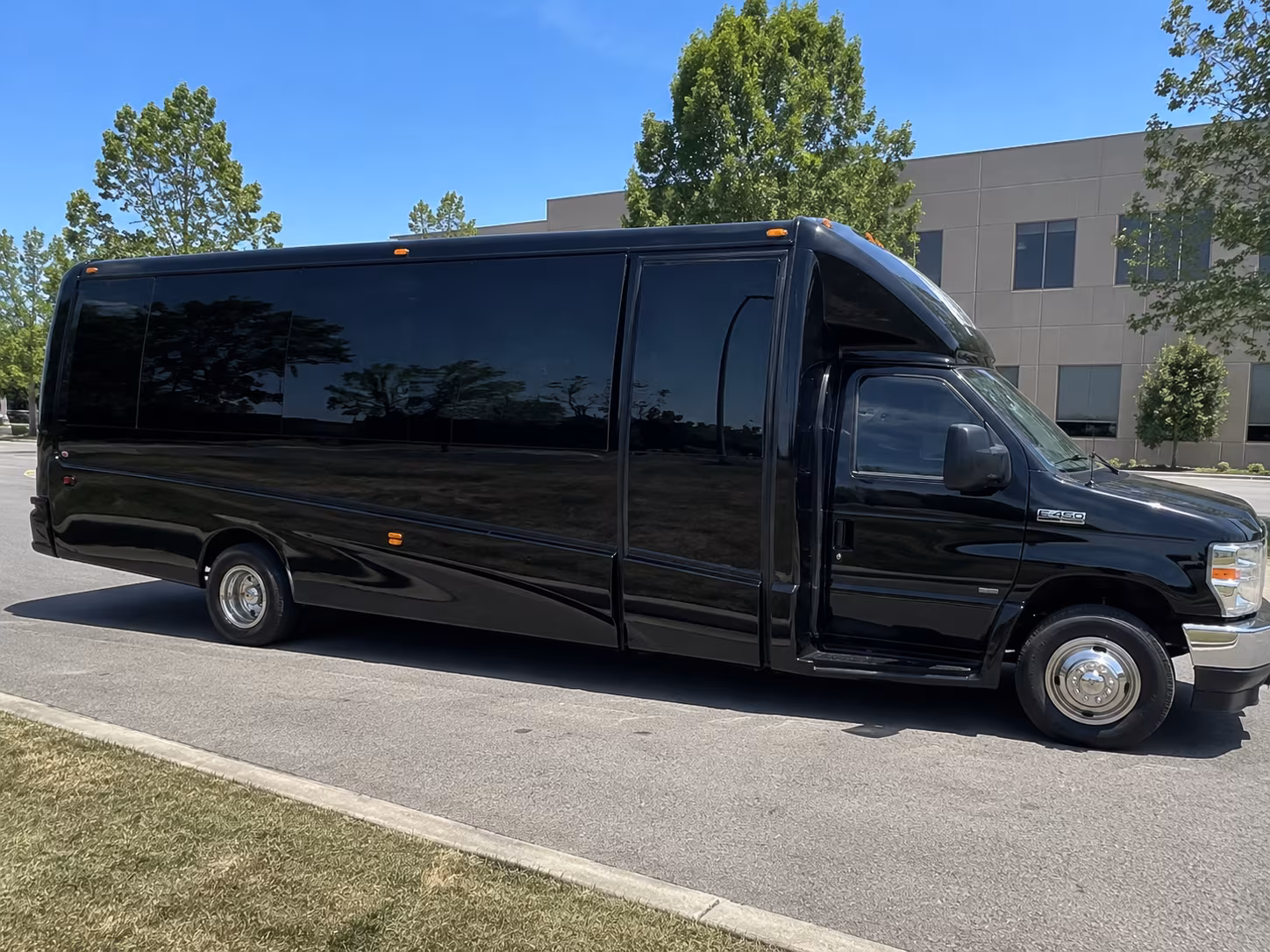 concert weekend shuttle buses for groups staying off the strip
