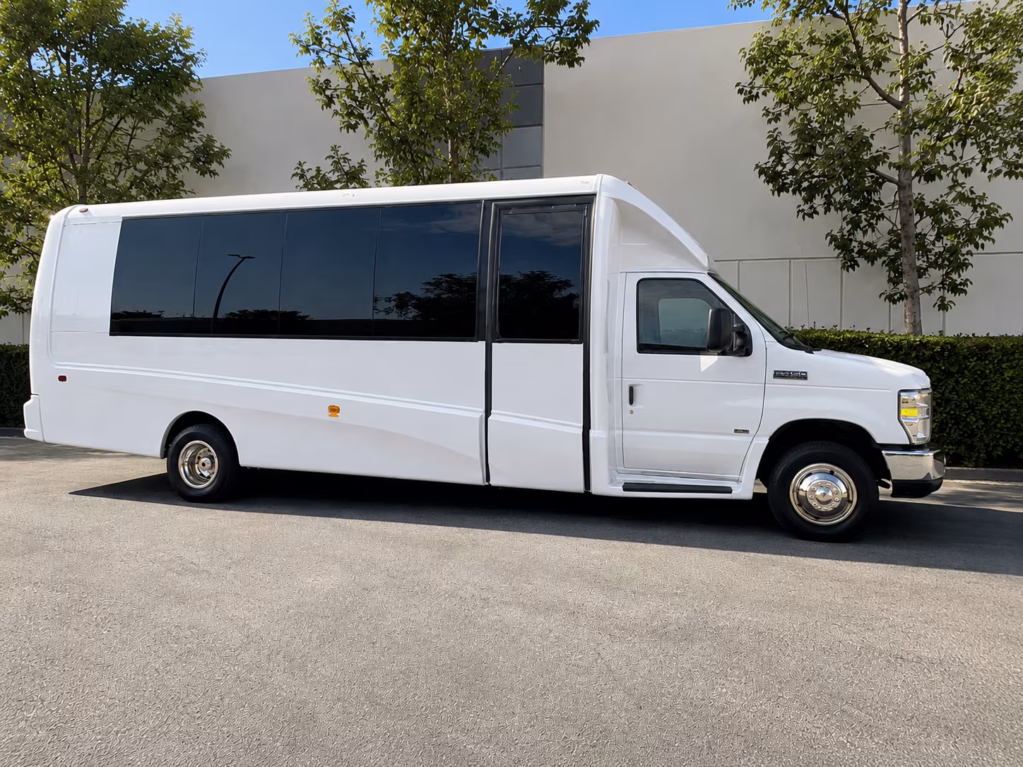 minibus rentals for las vegas wedding party transportation
